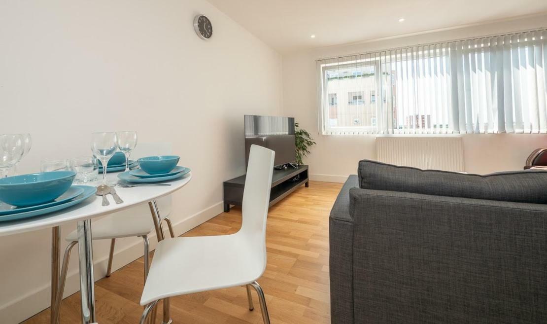 Easystay Slough Central Free Parking Dış mekan fotoğraf