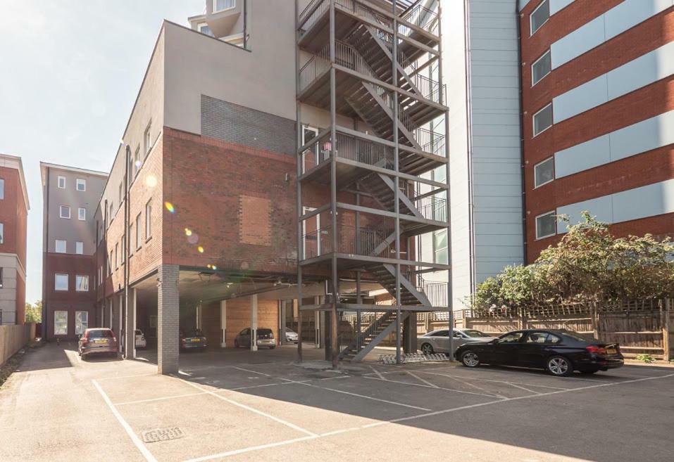 Easystay Slough Central Free Parking Dış mekan fotoğraf